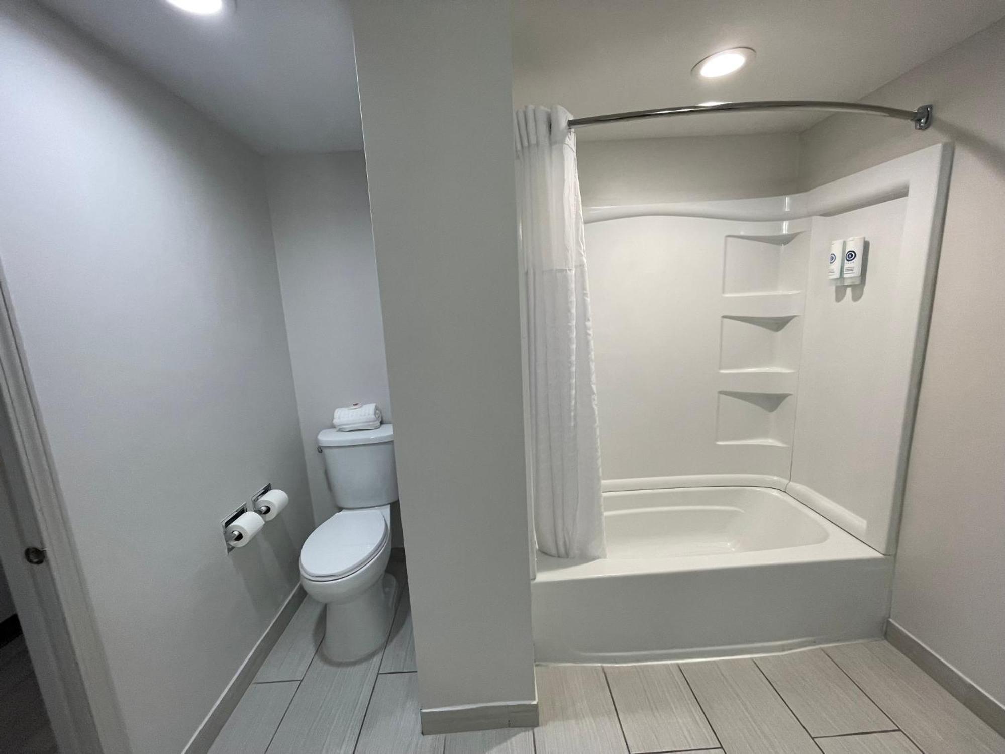 Hotel Comfort & Syracuse-carrier Circle East Syracuse